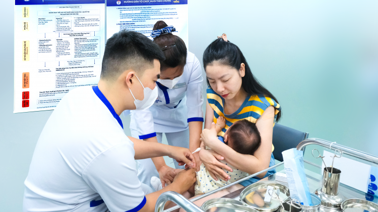 Bác sĩ lưu ý những dấu hiệu cảnh báo bệnh tay chân miệng diễn tiến nặng 