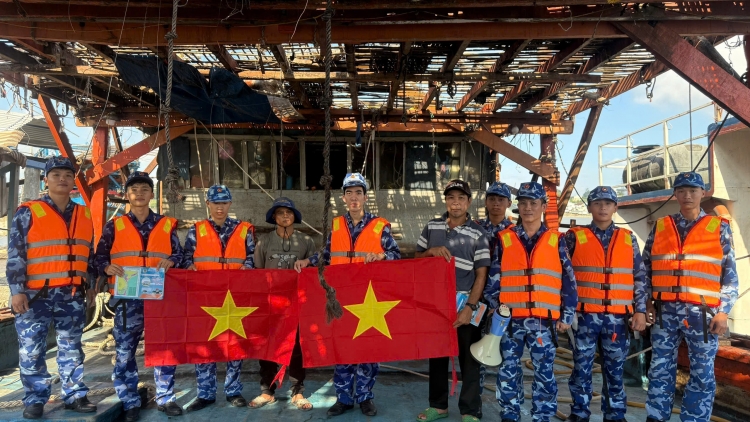 Xây dựng thế trận lòng dân trên biển từ thực tiễn đồng hành cùng ngư dân của Vùng Cảnh sát biển 2