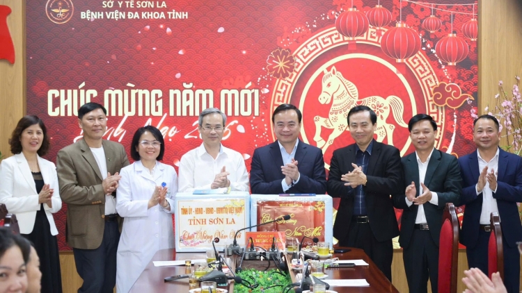 Gác lại mùa xuân riêng, giữ nhịp tim người bệnh