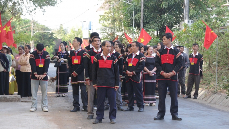 Đồng bào Tây Nguyên rộn ràng với ngày hội non sông 