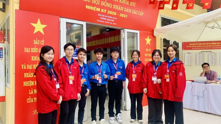 Sinh viên các trường đại học xung kích, tình nguyện góp phần cho thành công của ngày hội bầu cử