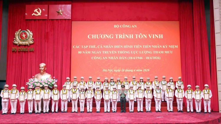 Bộ trưởng Lương Tam Quang dự lễ tôn vinh 80 điển hình tiên tiến lực lượng Tham mưu CAND