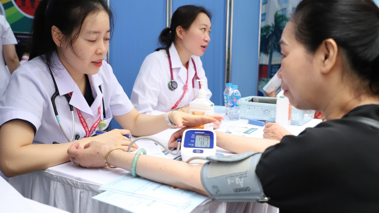 Thầy thuốc trẻ góp phần thay đổi nhận thức chăm sóc sức khỏe toàn dân