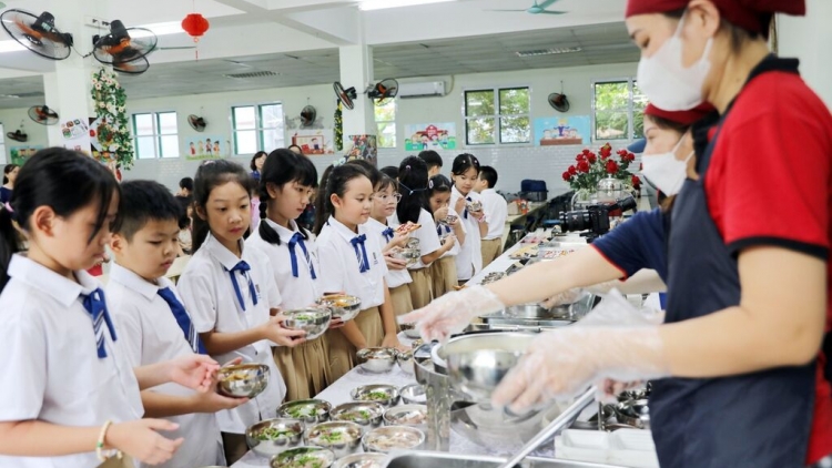 An toàn bữa ăn học đường: Cần cơ chế giám sát độc lập, minh bạch để bảo vệ sức khỏe học sinh