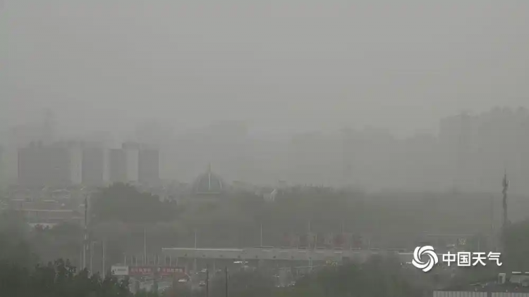 Bão cát ảnh hưởng đến 12 tỉnh ở Trung Quốc