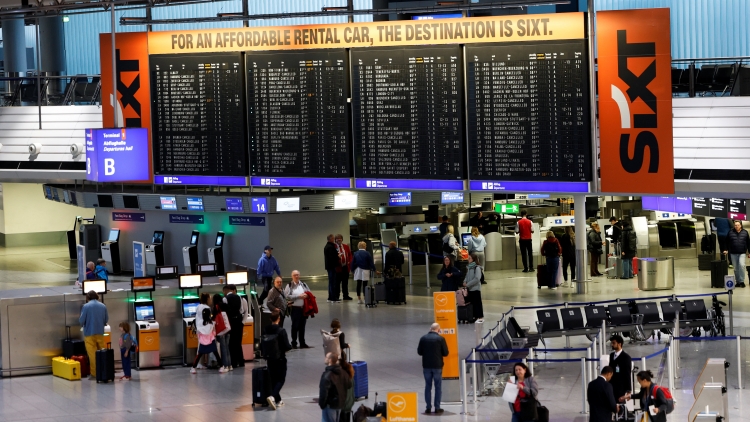 Châu Âu bước vào kỷ nguyên biên giới số: Tạm biệt dấu đóng hộ chiếu từ 10/4