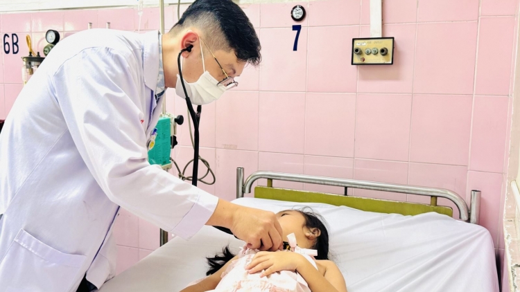 'Thủ phạm' khiến 266 học sinh Bình Quới Tây ngộ độc do bánh flan, canh bắp cải