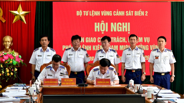 Bàn giao chức trách, nhiệm vụ Phó Tư lệnh kiêm Tham mưu trưởng Bộ Tư lệnh Vùng Cảnh sát biển 2