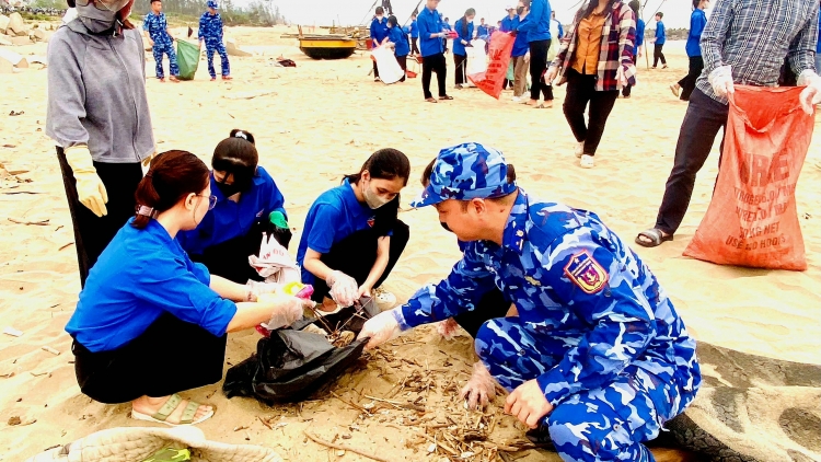 Hải đội 102 đẩy mạnh hoạt động dân vận tại địa bàn ven biển Hà Tĩnh