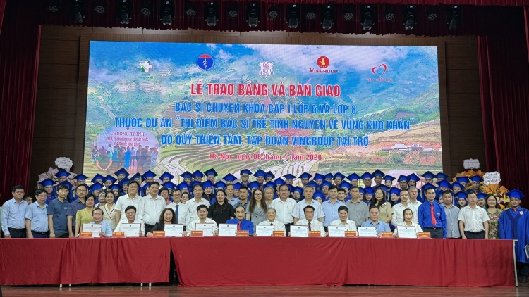 Bộ Y tế bàn giao 74 bác sỹ tốt nghiệp chuyên khoa I về phục vụ cơ sở