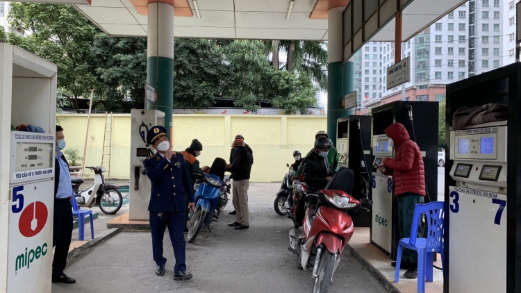 Quản lý thị trường siết chặt kiểm tra vận chuyển xăng dầu khu vực biên giới