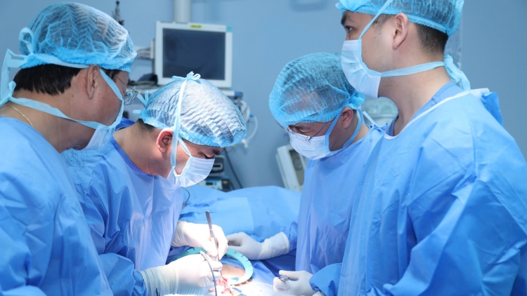 Điều trị rối loạn cương bằng lắp "công tắc" nhân tạo cho người bệnh