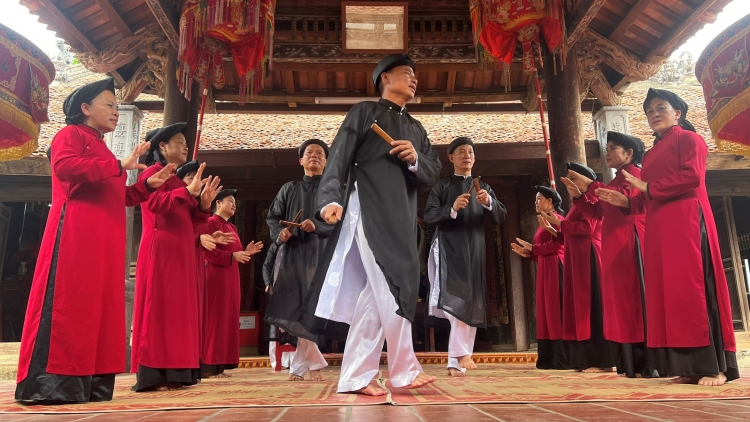 Về Hùng Lô nghe lời hát Xoan “níu chân” du khách