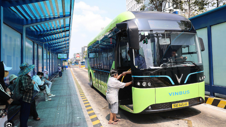 Kỳ vọng gì từ việc TPHCM dự kiến miễn phí xe buýt từ tháng 5 tới?