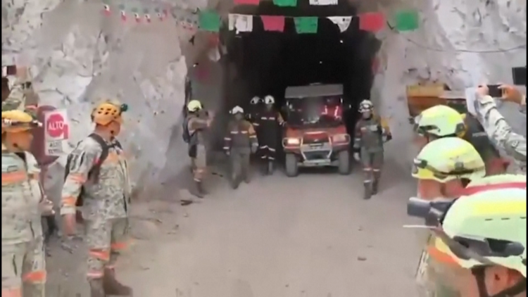 Mexico - Hi hữu thợ mỏ được giải cứu sau 13 ngày mắc kẹt dưới lòng đất