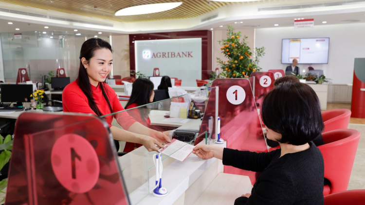 Tiên phong giảm lãi suất, Agribank khẳng định vai trò ngân hàng chủ lực