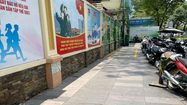 Bãi giữ xe Đường sách gây ùn ứ, TP.HCM tìm phương án di dời, thay thế