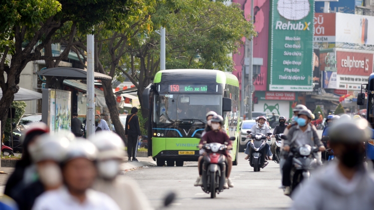 TP.HCM tính phương án miễn 100% vé xe buýt nhưng bắt buộc quét thẻ, QR