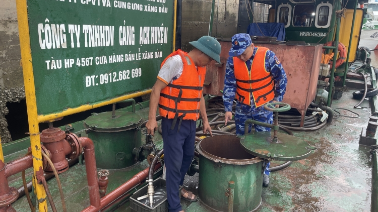 Bắt giữ tàu vận chuyển trái phép dầu DO tại khu vực biển giáp ranh Hải Phòng - Quảng Ninh