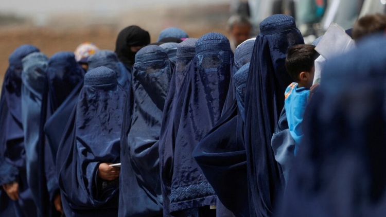 UNICEF cảnh báo Afghanistan có thể mất tới 25.000 nữ nhân viên y tế và giáo viên