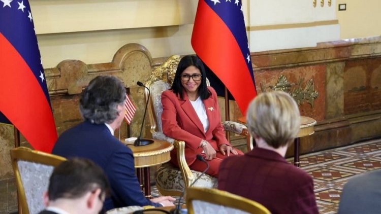 Mỹ dỡ lệnh trừng phạt đặc biệt với Tổng thống lâm thời Venezuela