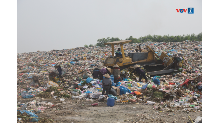 Quảng Ngãi: Bãi rác quá tải, nhà máy xử lý rác thải chậm tiến độ