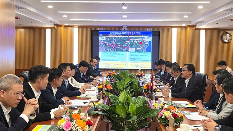 Thúc đẩy các dự án kết nối hạ tầng giao thông trọng điểm Việt - Lào