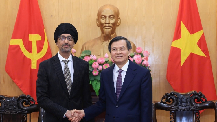 Tăng cường hợp tác đào tạo, bồi dưỡng cán bộ cấp chiến lược Việt Nam - Singapore