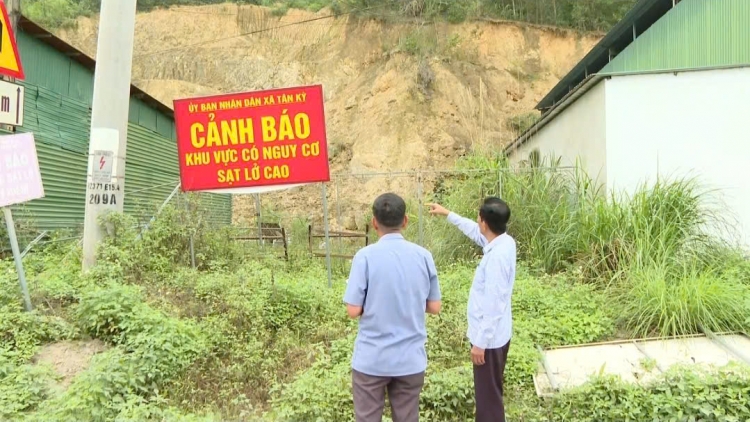 Nghệ An: Người dân sống bên "miệng tử thần"