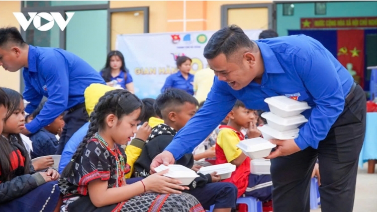 Không thể phủ nhận thành tố “dân thụ hưởng” trong phương châm tiến hành công tác dân vận của Đảng