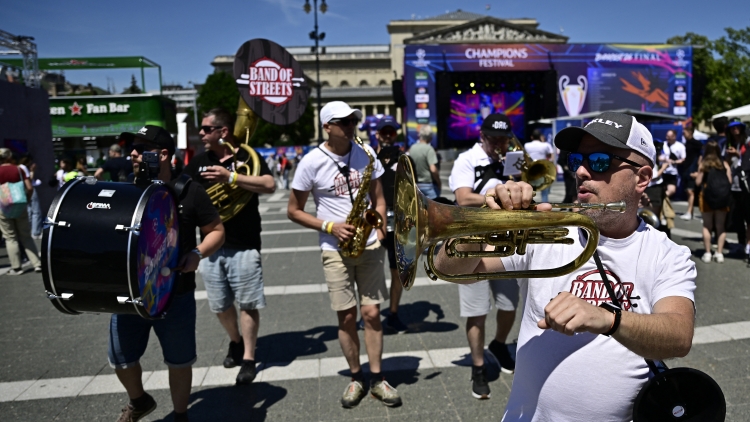 Kiến trúc sư gốc Việt biến cả Budapest thành "fan zone" Champions Festival