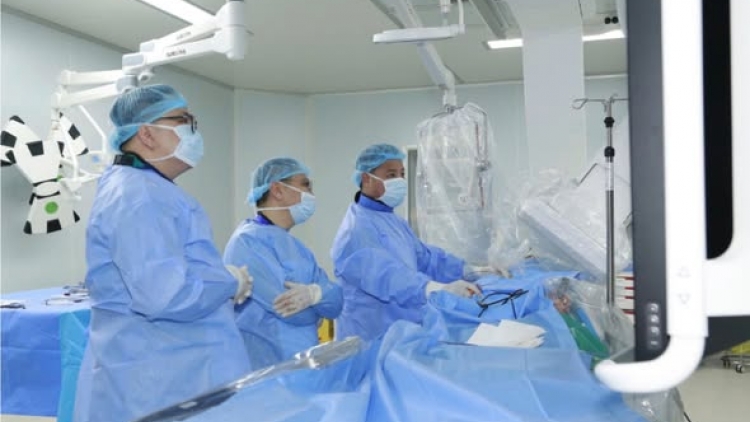 Cô gái thoát cơn tim đập dồn dập nhờ sóng cao tần