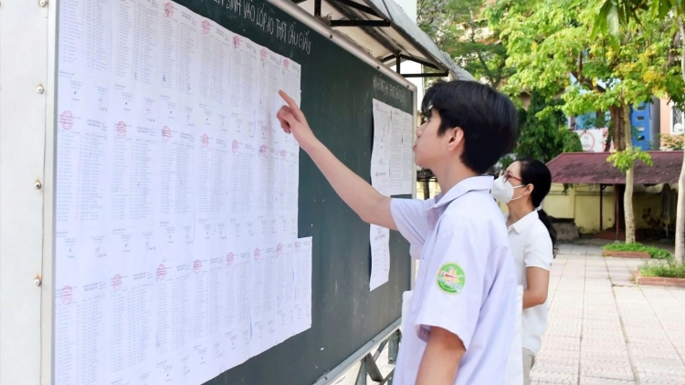 Học sinh thi lớp 10 ở Hà Nội tăng mạnh, áp lực vào trường công lập ngày càng lớn