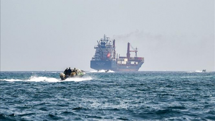Iran chuyển từ phong tỏa sang kiểm soát eo biển Hormuz