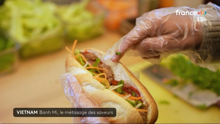 Từ ổ bánh đường phố đến bàn ăn Michelin: Bánh mì Việt Nam lên báo Pháp