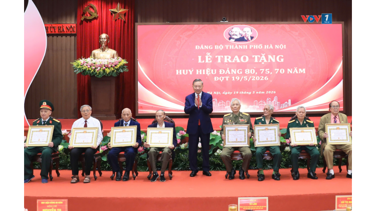 Thời sự 12h 19/5/2026: Lễ trao tặng Huy hiệu Đảng cho đảng viên lão thành ở Hà Nội