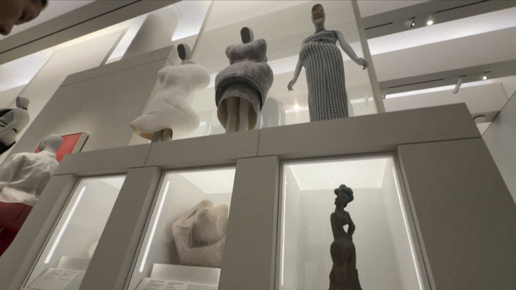 “Nghệ thuật Trang phục”- Triển lãm tôn vinh thời trang như một hình thức nghệ thuật hiện thân