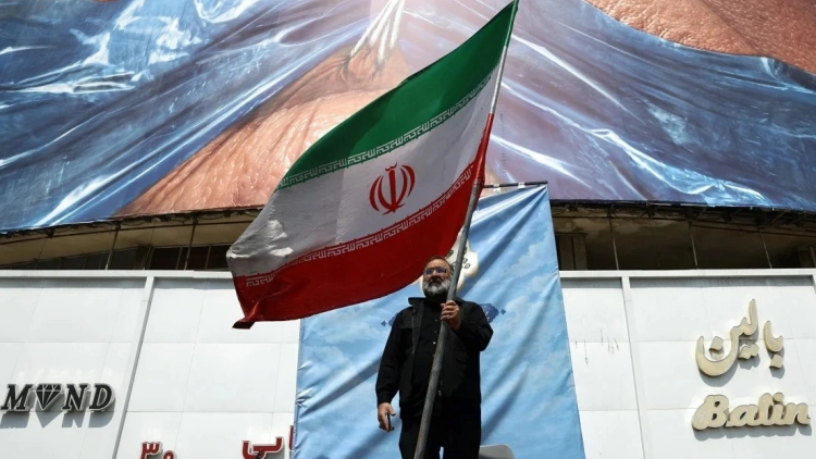 Iran phản hồi đề xuất của Mỹ; trong khi máy bay không người lái tấn công Kuwait và UAE 