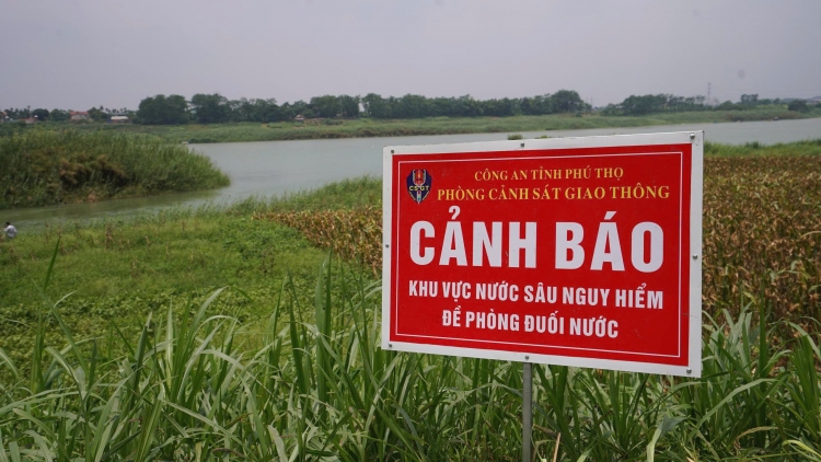 Quỹ Bảo trợ trẻ em Việt Nam thăm hỏi, động viên gia đình 5 học sinh tử vong do đuối nước tại Phú Thọ