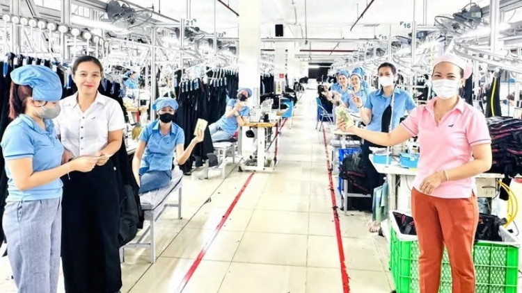 Doanh nghiệp Đà Nẵng hỗ trợ tiền xăng xe cho người lao động