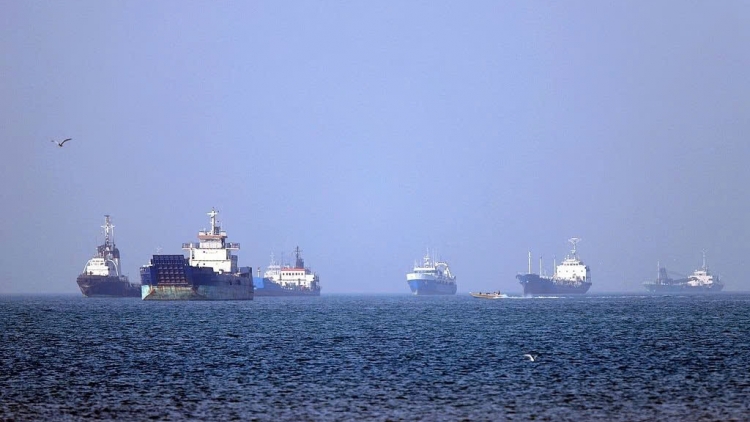 Tàu hàng Trung Quốc lần đầu bị tấn công tại eo biển Hormuz
