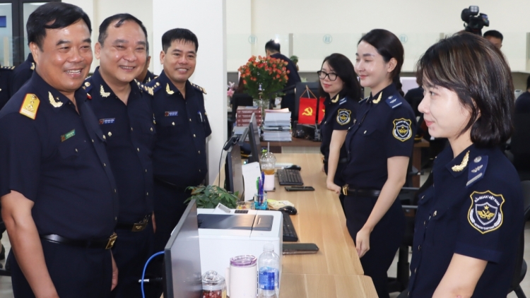 Ngày đầu thực hiện thông quan tập trung diễn ra thông suốt