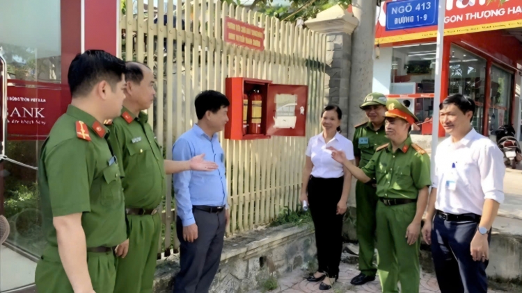 Nhà tập thể cũ trước nguy cơ cháy nổ mùa nắng nóng