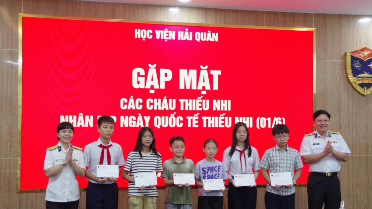 Học viện Hải quân trao yêu thương, tiếp sức thiếu nhi nhân Ngày Quốc tế Thiếu nhi 1-6