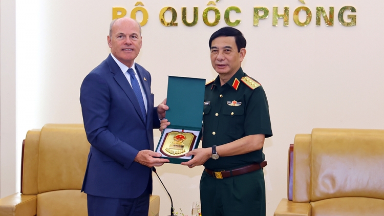 Đại tướng Phan Văn Giang tiếp Đại sứ Đặc mệnh toàn quyền Ca-na-đa tại Việt Nam