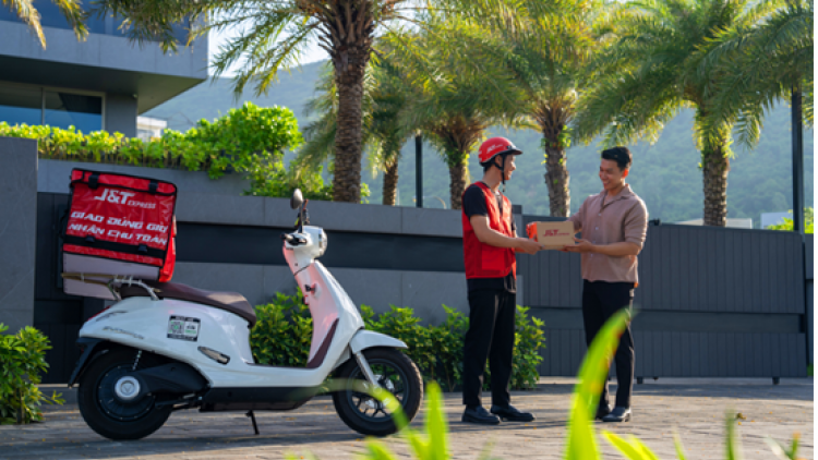 Về quê nghỉ hè, sinh viên "săn" thêm ưu đãi gửi hàng