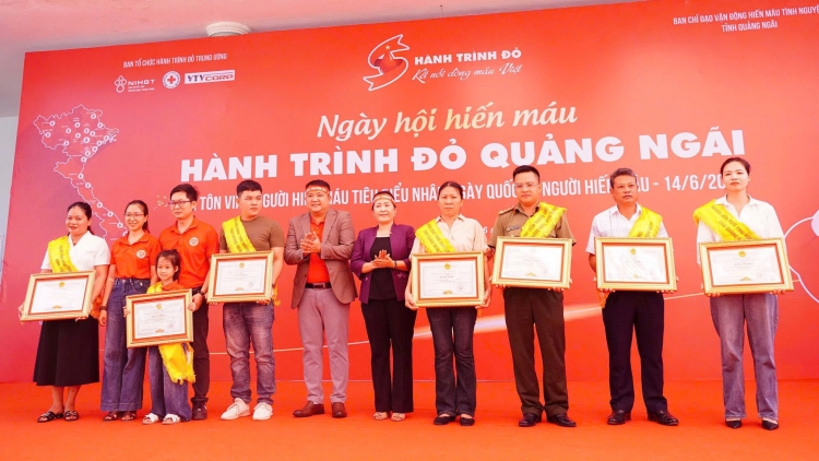 Hành trình Đỏ - Kết nối dòng máu Việt