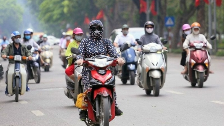 Dự báo thời tiết ngày 14/6: Bắc bộ và Trung bộ nắng nóng, Nam bộ chiều tối mưa dông