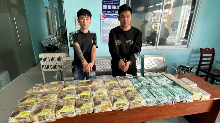 Hàng trăm cảnh sát bắt hơn 400 người trong chuyên án ma túy