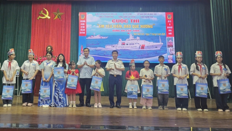 Sôi nổi vòng chung kết Cuộc thi “Em yêu biển, đảo quê hương” cấp tỉnh tại Thanh Hóa